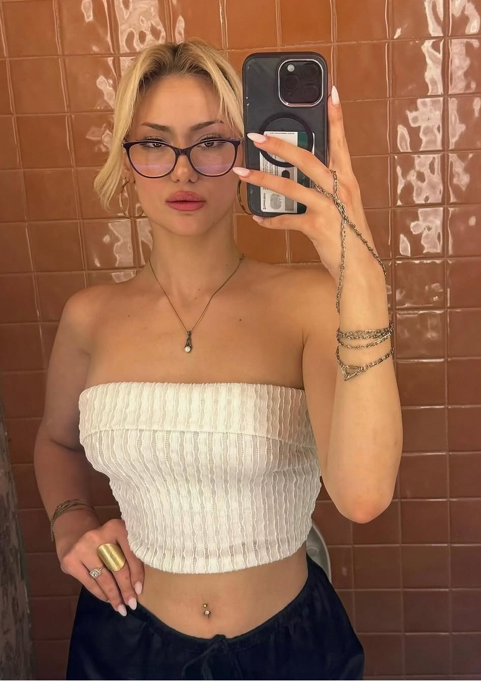 Akdam Eğlenceli Kadın Escort Ceyda
