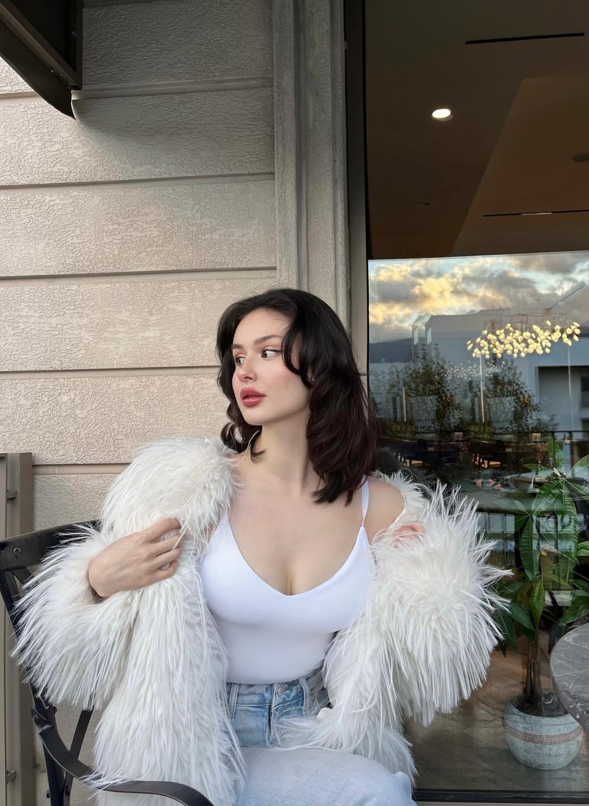 Akdam Elden Ödeme Bayan Escort Kader